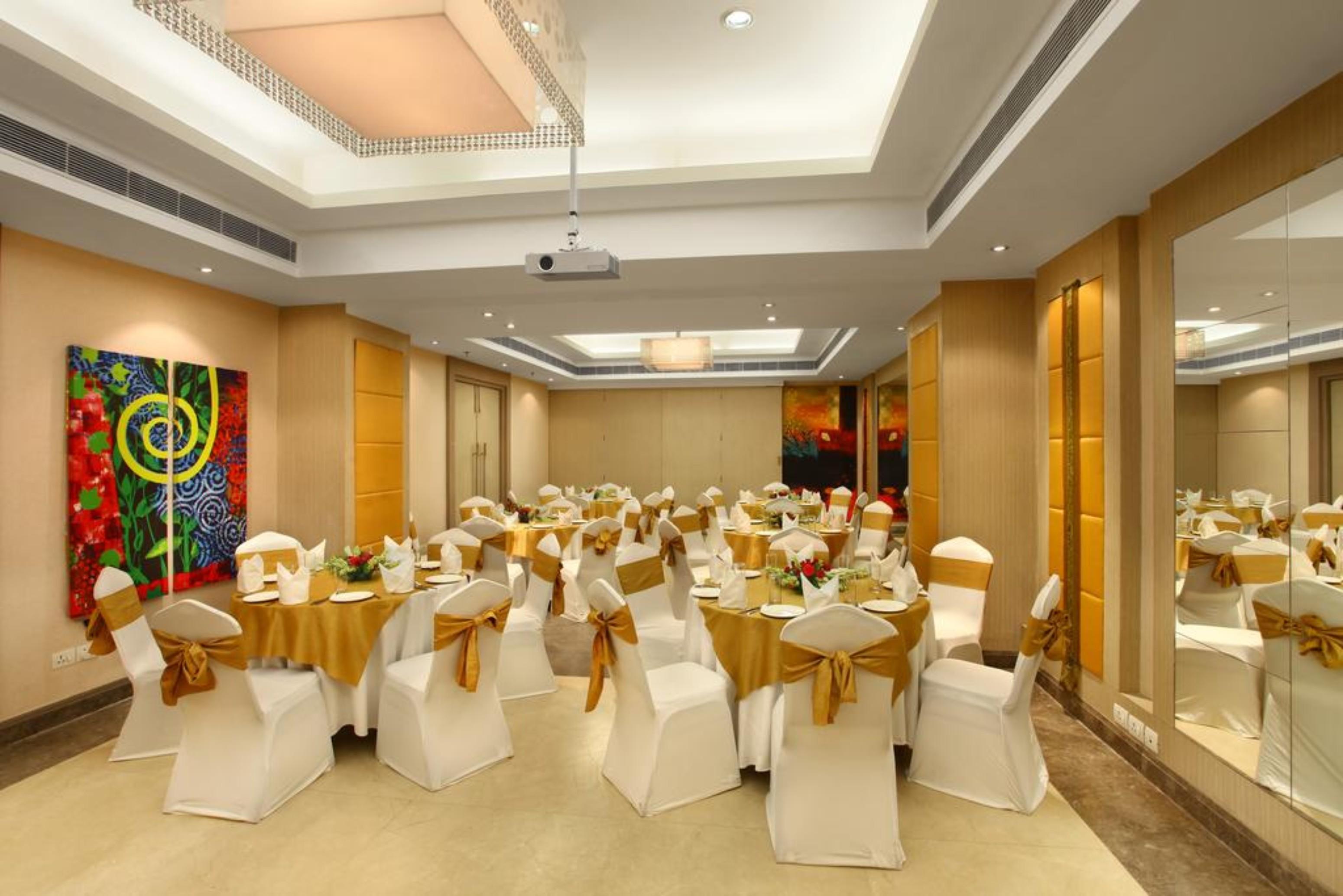 The Ashtan Sarovar Portico New Delhi Eksteriør billede