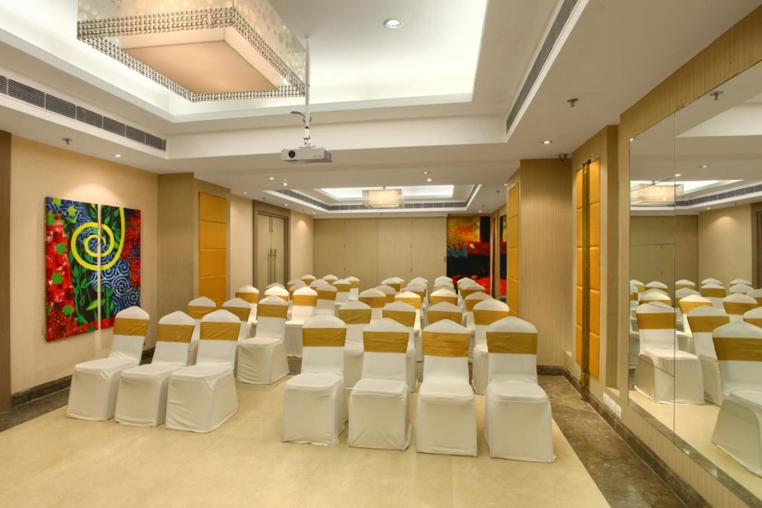 The Ashtan Sarovar Portico New Delhi Eksteriør billede