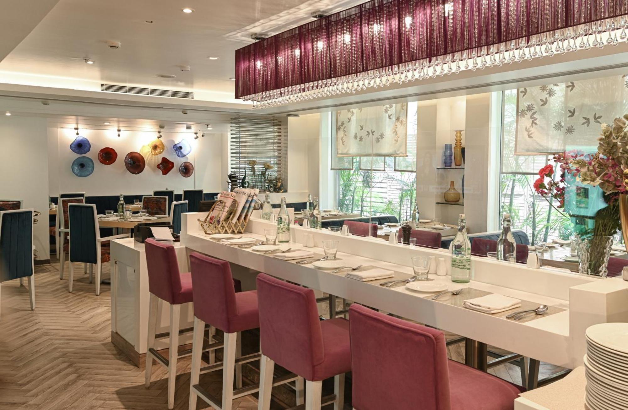 The Ashtan Sarovar Portico New Delhi Eksteriør billede