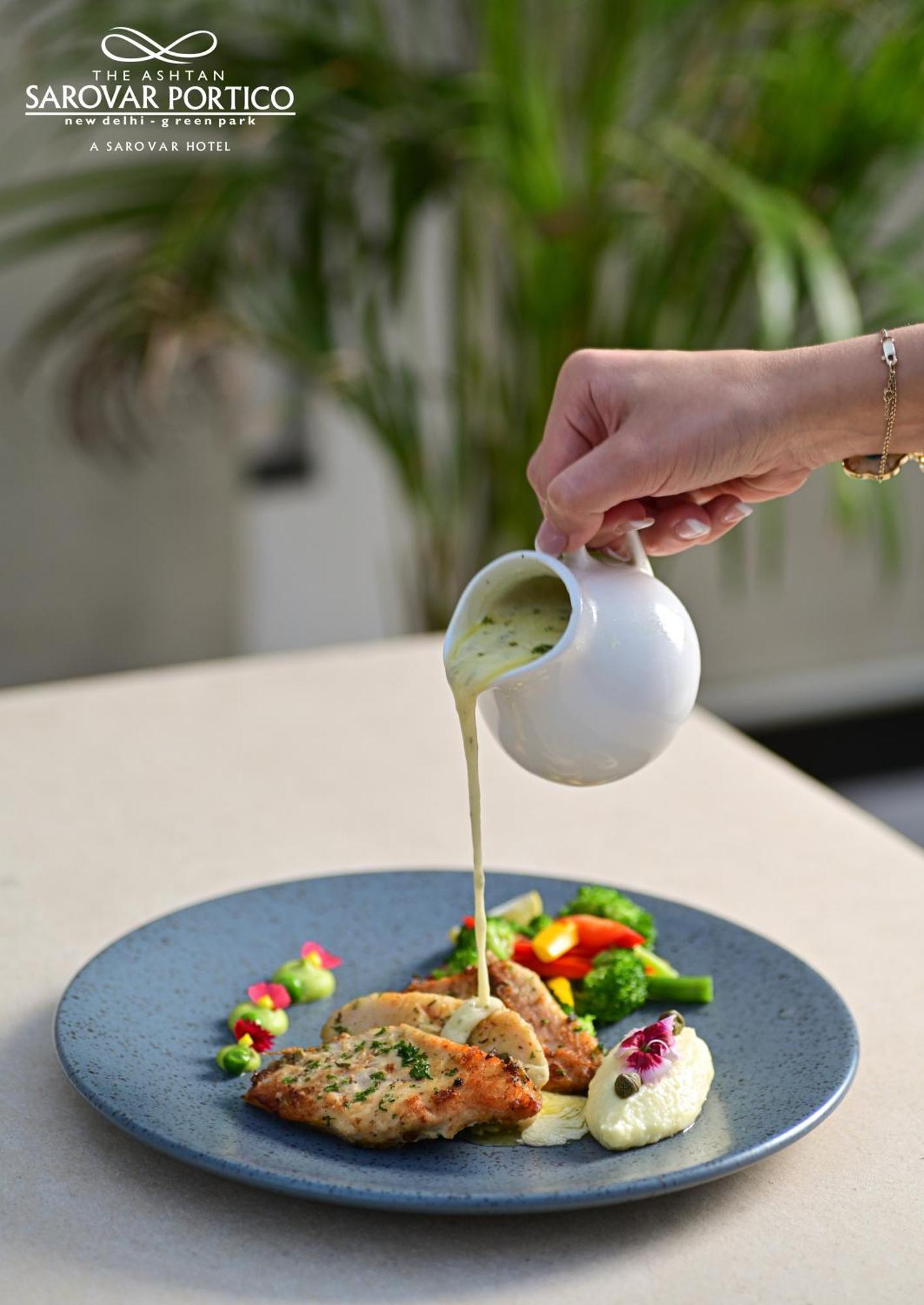 The Ashtan Sarovar Portico New Delhi Eksteriør billede