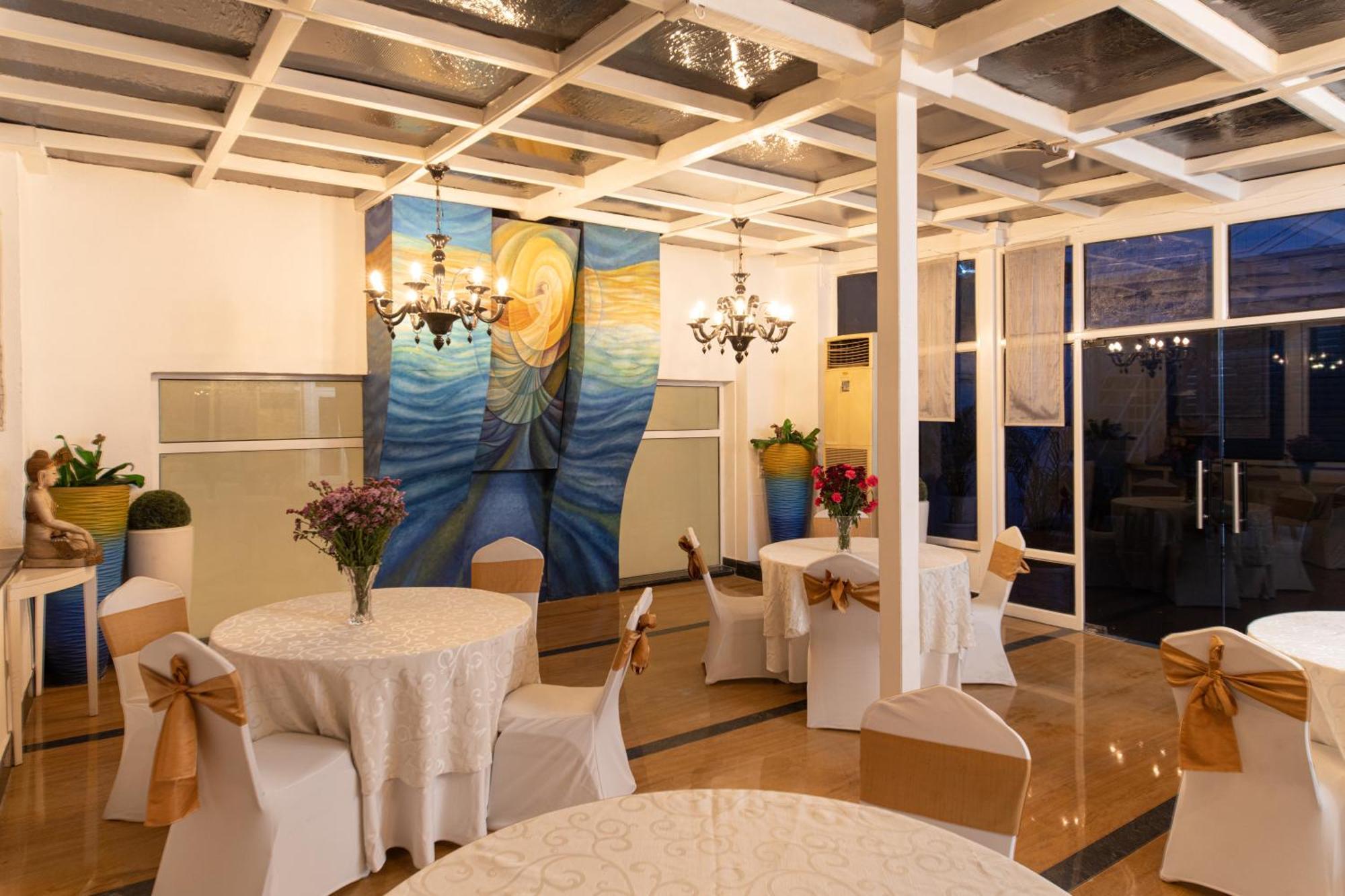 The Ashtan Sarovar Portico New Delhi Eksteriør billede