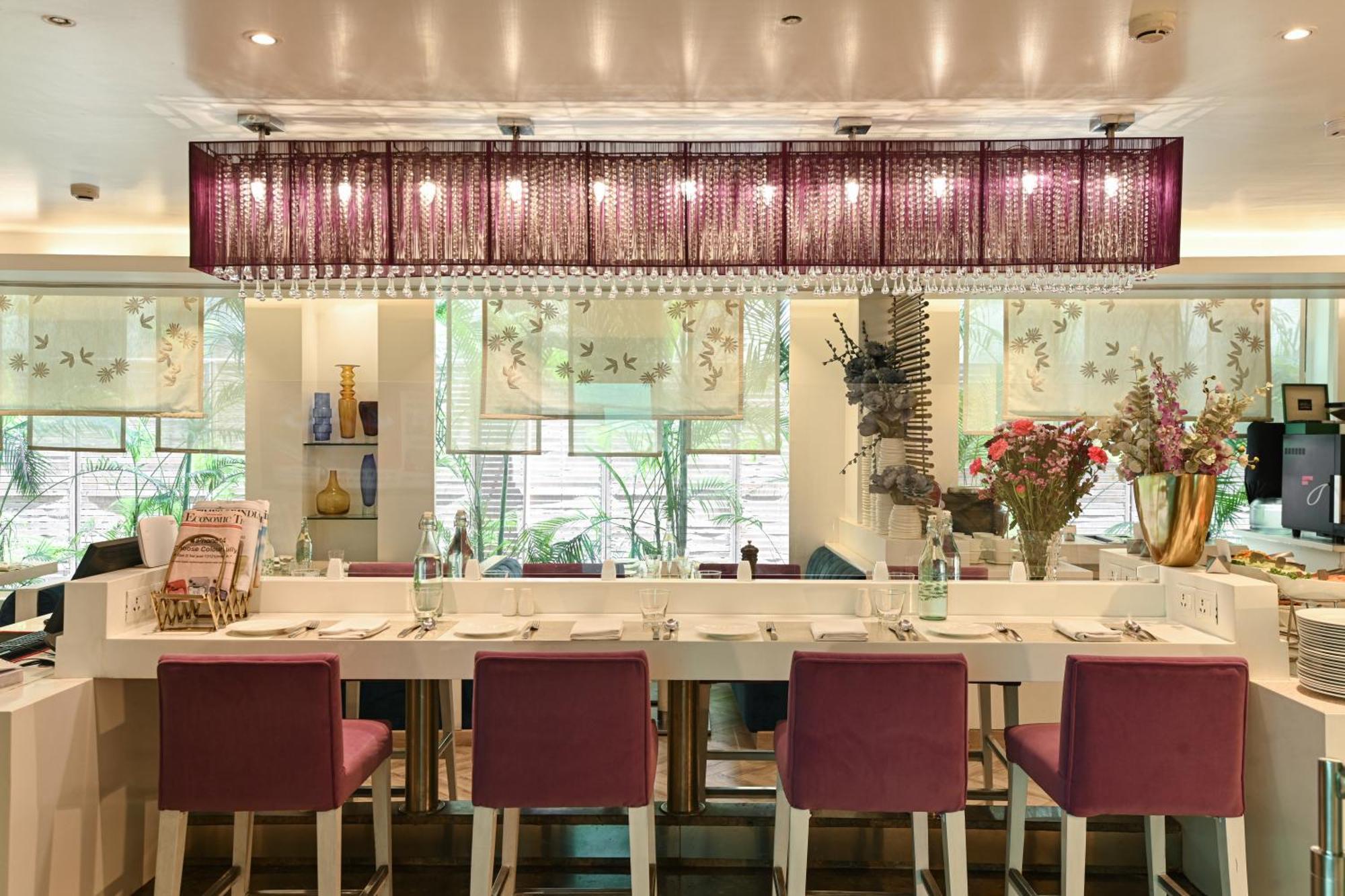 The Ashtan Sarovar Portico New Delhi Eksteriør billede