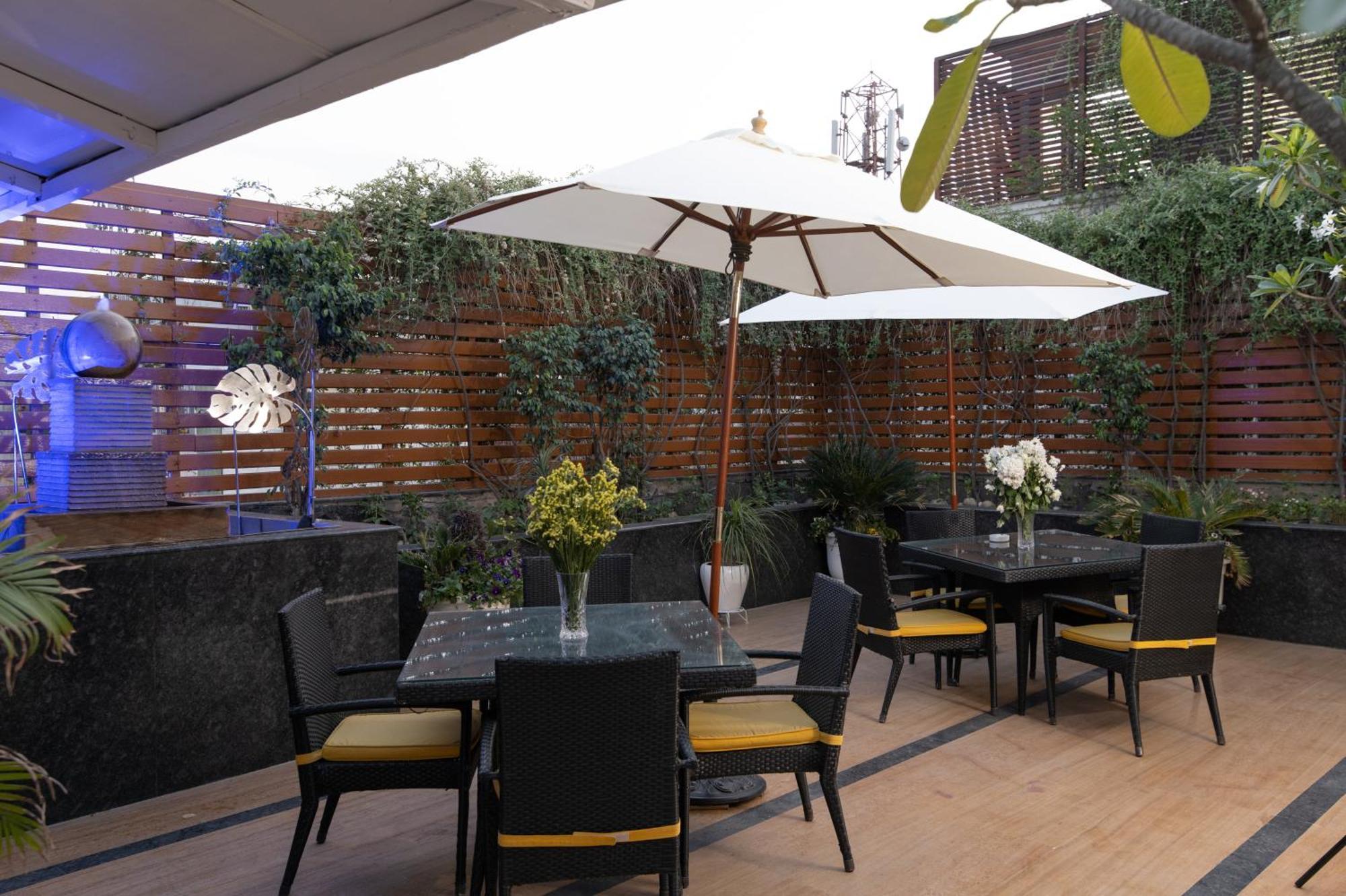 The Ashtan Sarovar Portico New Delhi Eksteriør billede