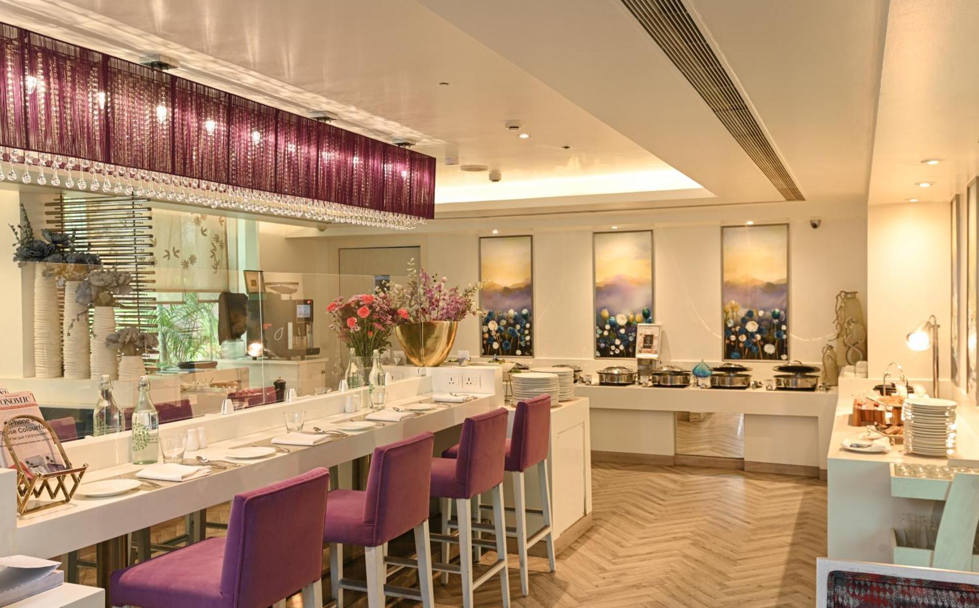 The Ashtan Sarovar Portico New Delhi Eksteriør billede