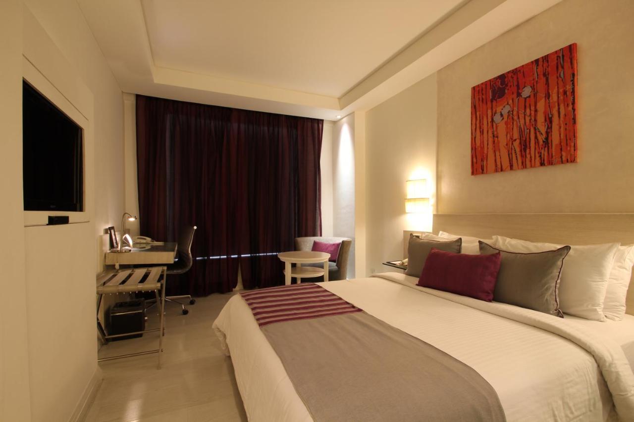 The Ashtan Sarovar Portico New Delhi Eksteriør billede