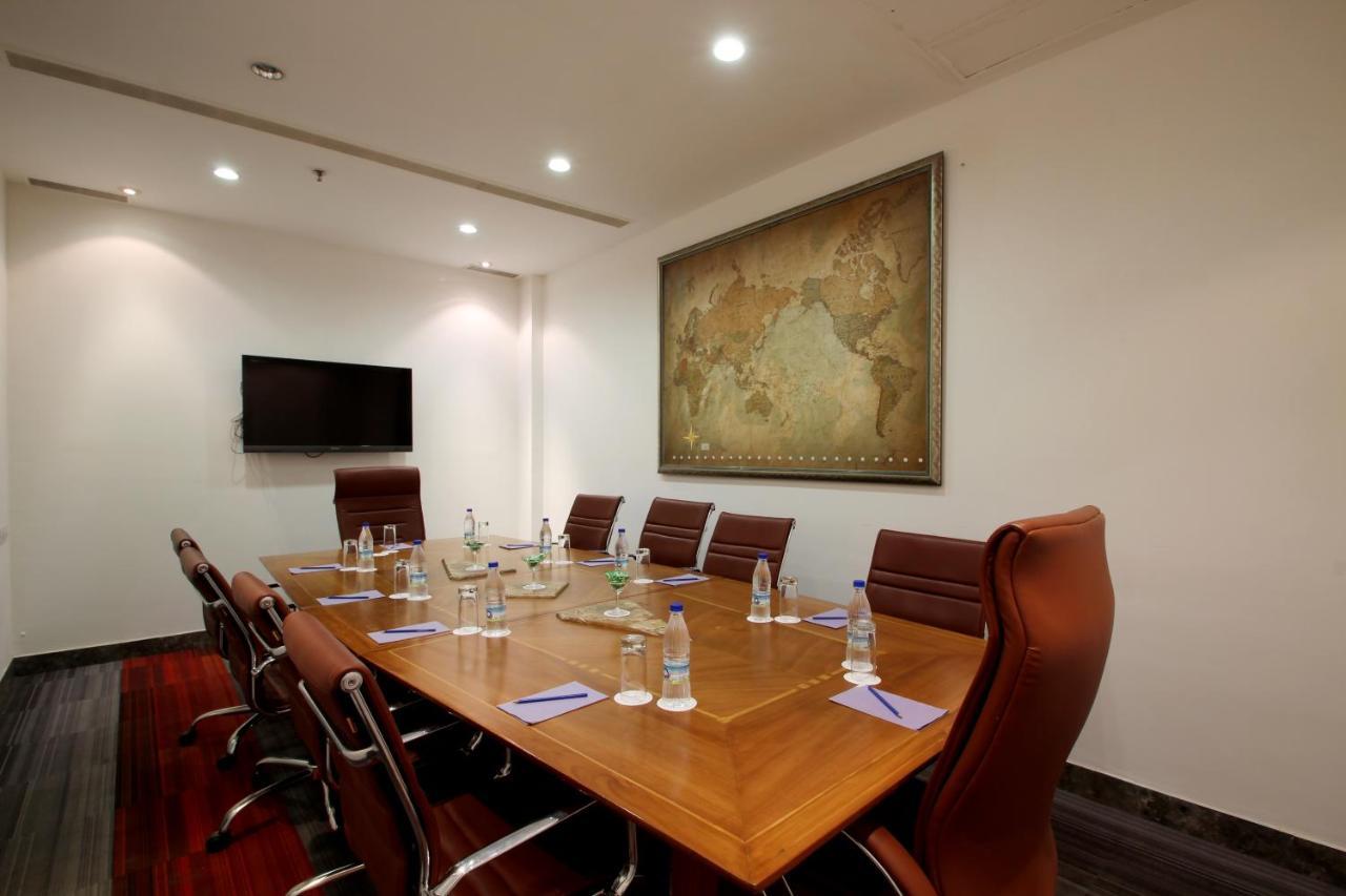 The Ashtan Sarovar Portico New Delhi Eksteriør billede